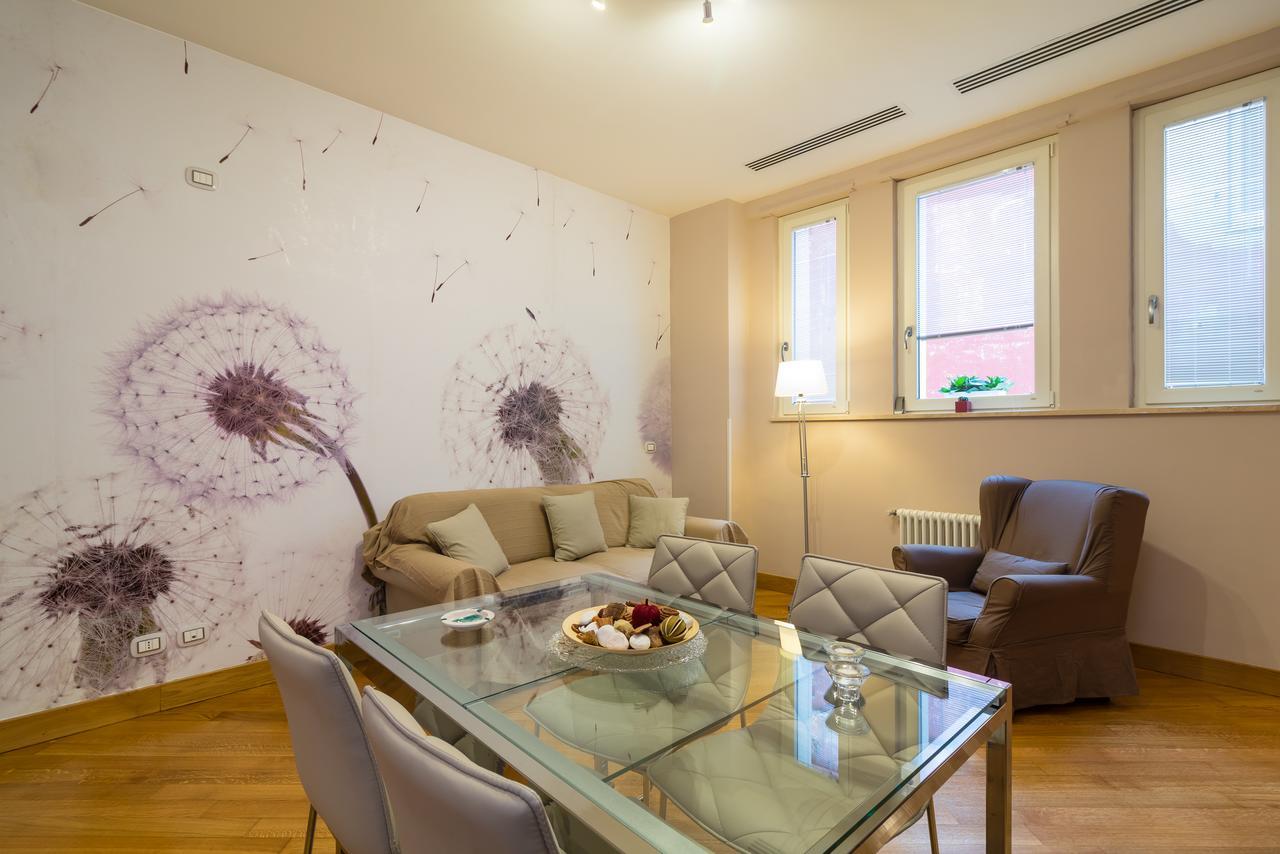 Elegant Flat At Municipio By Napoliapartments Appartamento